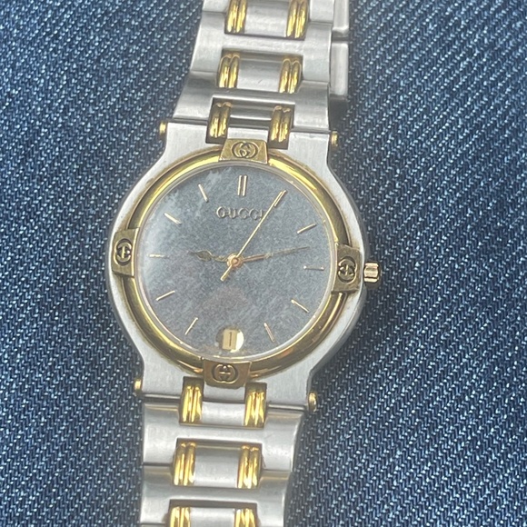 Gucci watch - Picture 1 of 4